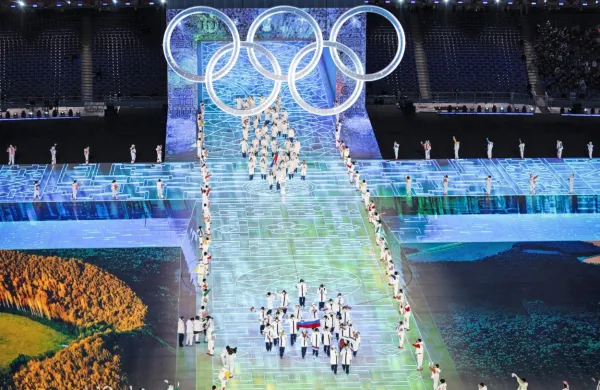 Slovenija, ki jo bo na igrah zastopalo 42 športnikov, je na stadion 
pod vodstvom Ilke Štuhec in Roka Marguča vkorakala v zadnji 
tretjini.