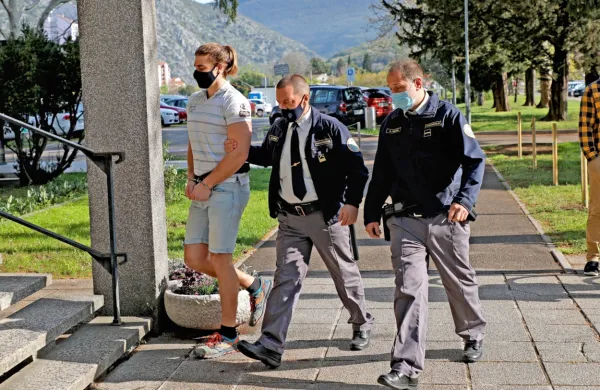 Danjel  Peternelj  je  bil  do  sodbe  novogoriškega  sodišča v priporu.  