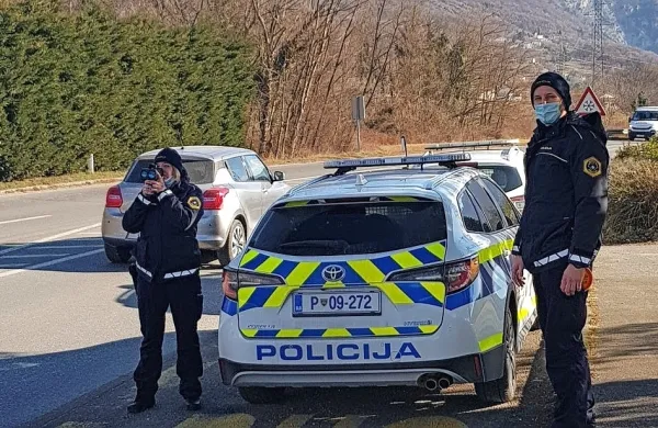 “Vozniki se držijo omejitev in prekrškov je zelo malo,” ugotavljajo 
na policiji.