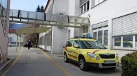 Za nujno medicinsko pomoč imajo v Tolminu na voljo dobrih dvajset kvadratnih metrov. Če prideta dva pacienta, morajo enega oskrbeti v 
avtomobilu.