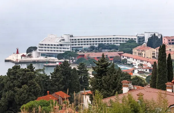 Hotele v Portorožu in na Bledu naj bi oddelili na novo podjetje, ki 
bi ga prodali vnaprej izbranemu kupcu.