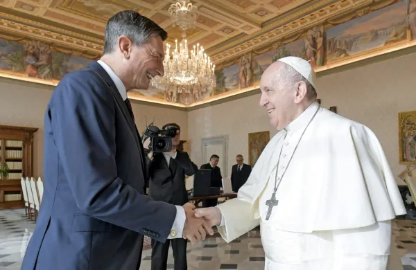 Predsednik republike Borut Pahor se je danes v Vatikanu sestal s 
papežem Frančiškom.