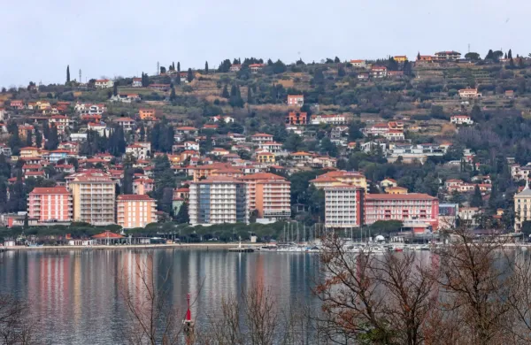 Vrstijo se pozivi za uveljavljanje predkupne pravice za delež v Savi 
in s tem k zaščiti slovenske strateške turistične infrastrukture.