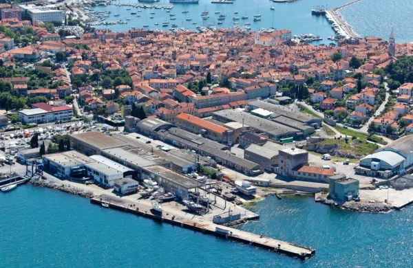 Dutb   išče kupce za zemljišče na območju izolske ladjedelnice, zanj 
pričakuje   devet milijonov evrov. 