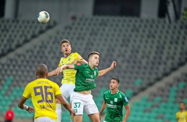 Veliko sprememb je tudi pri Mariboru in Olimpiji, tako v prvi ligi ni 
več (v skoku)  Blaža Vrhovca (levo) in Primorca Enrika Ostrca 
(desno). 