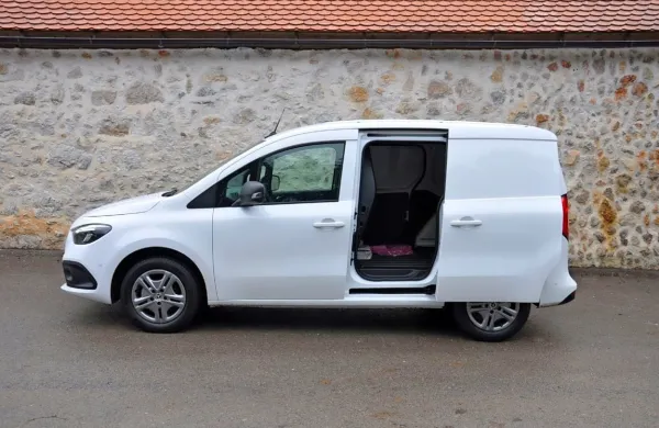 

Trenutno sta tovorna in potniška različica na voljo le v eni karoserijski dimenziji, osnovna cena zanj pa je 
dobrih 18 tisočakov evrov.