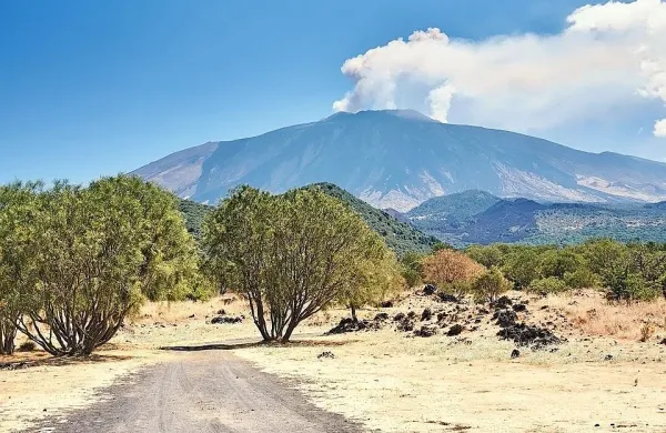 Na Siciliji znova izbruhnil vulkan Etna