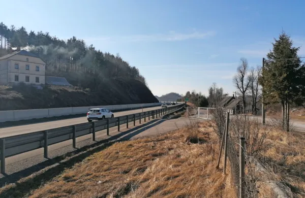 Nov avtocestni priključek, ki bi ga lahko umestili na območju Ravbarkomande,  bi skrajšal pot do Ljubljane 
in razbremenil glavni vpadnici v mesto.