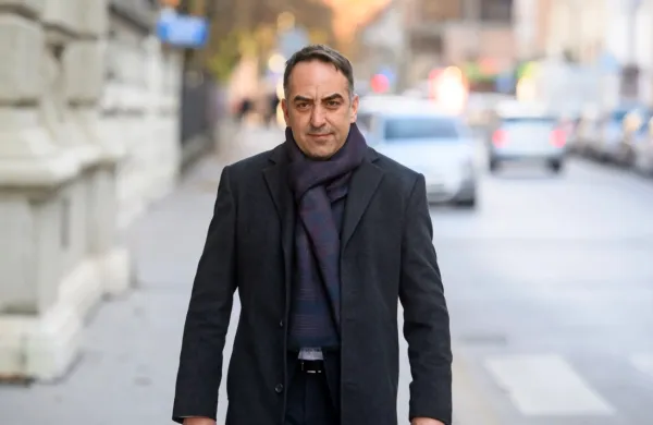 Skupina poslancev  opozicije s prvopodpisanim poslancem LMŠ 
Branetom Golubovićem (na fotografiji) na čelu je v državni zbor  
vložila zahtevo za sklic izredne seje na temo prodaje deleža sklada 
York v družbi Sava Madžarom. 