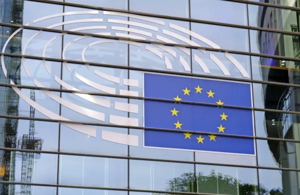Sodi&scaron;če EU zavrnilo tožbi Poljske in Madžarske glede vladavine prava