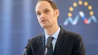 Anže Logar ni med najljubšimi ministri predsednika vlade Janeza 
Janše.