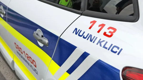 V Posočju tri prometne nesreče zaradi iztekajočega goriva iz avtobusa