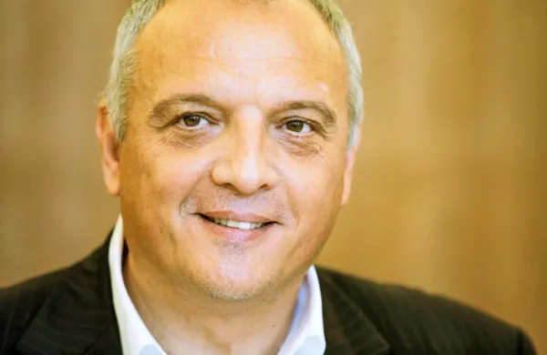 Nekdanji izvršni direktor Nove24 TV Damjan Damjanovič je danes 
pred preiskovalno komisijo, ki preiskuje domnevno sporno financiranje političnih strank.