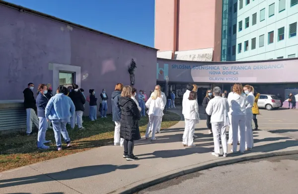  V Šempetru je  včeraj stavkalo med 450 in 500 zaposlenih, torej polovica vseh.
