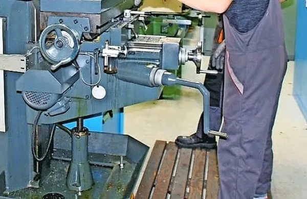 V Italiji morajo po podatkih ministrstva za izobraževanje mladi v 
višjih letnikih pridobiti praktične izkušnje na trgu dela.