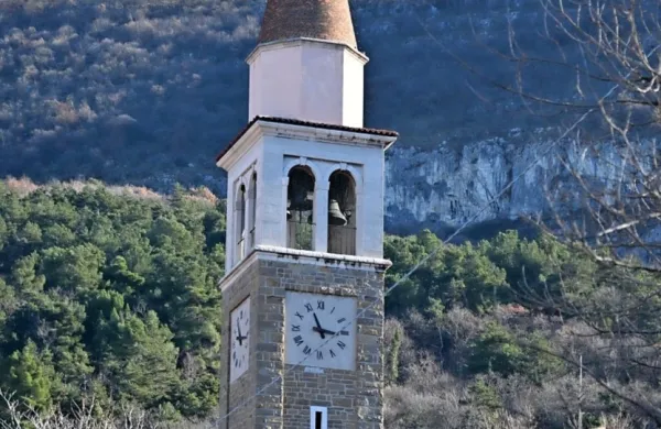 Slovenski poslanci v Evropskem parlamentu so na Evropsko 
komisijo naslovili pismo v povezavi z zasegom cerkvenih zvonov v 
Dolini pri Trstu.