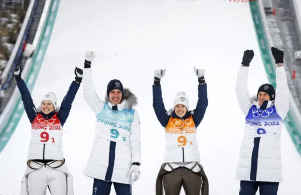 Slovenski športniki so na zimskih olimpijskih igrah osvojili sedem 
odličij, kar Slovenijo med 29 državami, ki so osvojile vsaj eno 
medaljo, uvršča na drugo mesto po uspešnosti glede na število 
prebivalcev. 