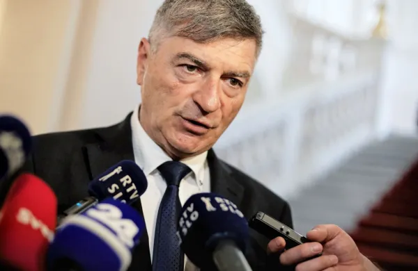 Rudi Medved, predsednik preiskovalne komisije državnega zbora, 
ki preiskuje sume političnega vmešavanja v delo policije