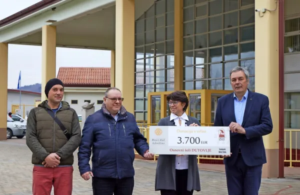 Spodbujajo pitje vode iz pipe