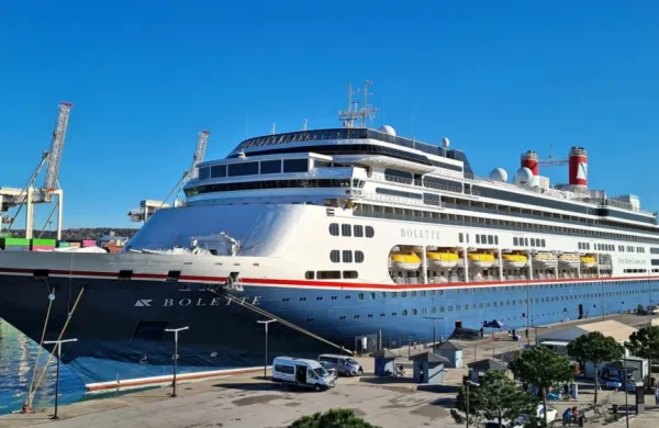 Priplula je prva leto&scaron;nja potni&scaron;ka ladja