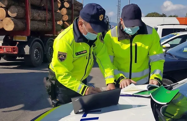Minuli teden so policisti nadzirali voznike s tovornjaki in avtobusi.