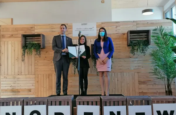 Z leve proti desni vršilec dolžnosti direktorja javne agencije Spirit 
Rok Capl, direktorica inštituta Andreja Kutnar in ministrica za 
šolstvo Simona Kustec (foto: SPIRIT Slovenija/Nataša Pečko 
Primc)