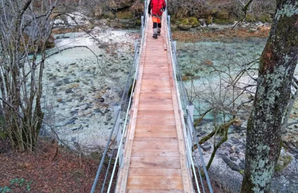 Brv je   pomembna za domačine in turiste, saj prek nje vodi 
najkrajša pot iz zaselka Jablanca do Bovca