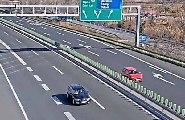 Voznika   punta  so  policisti  prestregli  pri  izvozu  za Bertoke.  