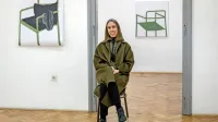 V Hiši kulture se z deli na papirju predstavlja pivška slikarka Nina 
Čelhar. 
