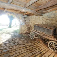 Kmečko poslopje so v tradicionalni podobi obnovili s pomočjo evropskega denarja.



