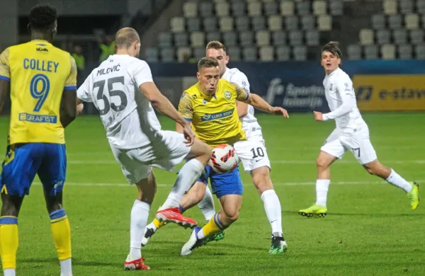 V zadnjem dvoboju Kopra in Olimpije, ki je vmes precej spremenila 
kader, so slavili gosti z 1:0.