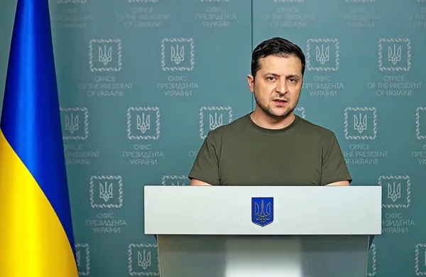 Ukrajinski predsednik Volodimir Zelenski je predlog o pogajanjih v 
Belorusiji zavrnil, se je pa pripravljen pogajati kjerkoli drugje.