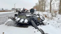 Del uničenega ruskega tanka na obrobju Harkova