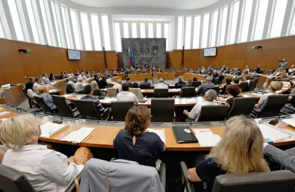 DZ je danes sprejel zakon o spodbujanju digitalne vključenosti, ki 
ga je vlada pripravila z namenom povečanja digitalne razvitosti 
gospodarstva in celotne družbe. 