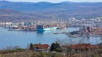 Minister Jernej Vrtovec vidi alternativo ruskemu plinu v gradnji 
plinskega LNG terminala.  