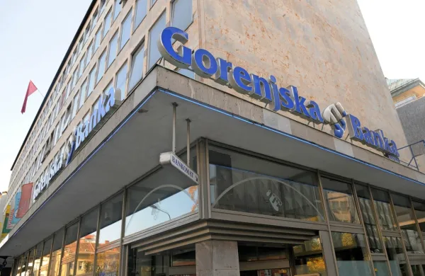 V trenutnih razmerah je nadaljevanje postopka nakupa slovenske 
banke Sberbank po veljavni pogodbi neizvedljivo, so sporočili iz 
Gorenjske banke, ki je kupoprodajno pogodbo za nakup slovenske 
hčerinske družbe ruske banke podpisala novembra lani.