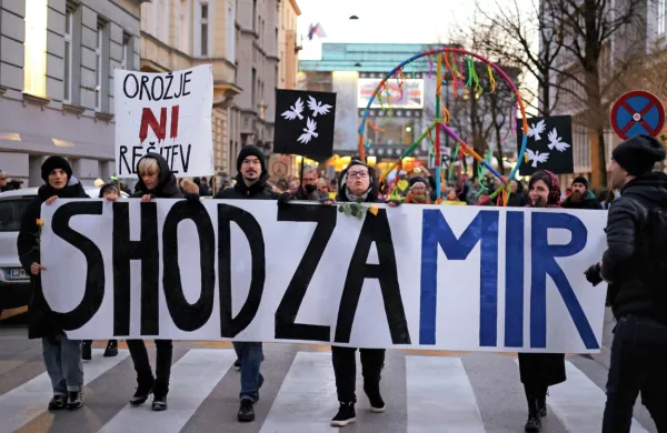 Predstavniki organizacij civilne družbe  so odločno obsodili napad 
Rusije na Ukrajino, ki so ga označili za silovit, nezakonit in 
nezaslišan poseg na ozemlje druge države. 