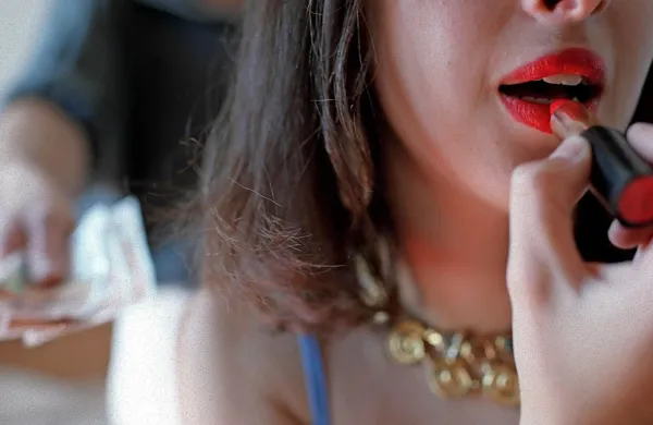 Film predstavlja avtentično pričevanje dekleta, ki ji je  po izkušnji 
v prostituciji uspelo ponovno začeti svobodno življenje.