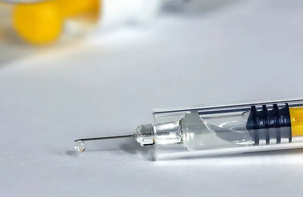 Prva pošiljka cepiva proti covidu-19 proizvajalca Novavax je v 
torek prispela v Slovenijo.