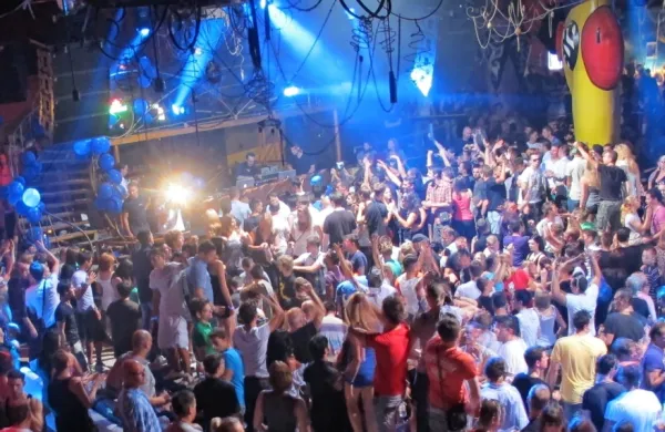 Dj Umek: “Sploh ne vem več, kako je v klubu brez zaščitnih 
čepkov”.
