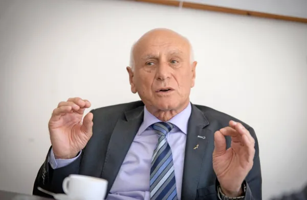 Franc Mužič je po ugotovitvah KPK kršil integriteto, ko je 
posredoval dopis svetu OŠ Alojza Gradnika Dobrovo, v katerem je 
izrazil podporo določenemu kandidatu za ravnatelja.  