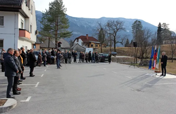 Med zdravstveno postajo in domom starejših na bližnji livadi bo 
zgolj nekaj korakov.