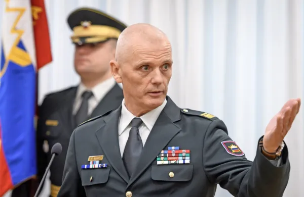 Načelnik Generalštaba Slovenske vojske generalmajor Robert 
Glavaš