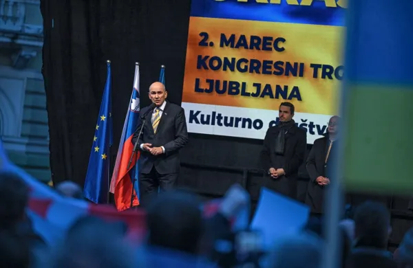 Premier je  na sredinem  shodu  navedel več  netočnih podatkov o 
Ukrajini.