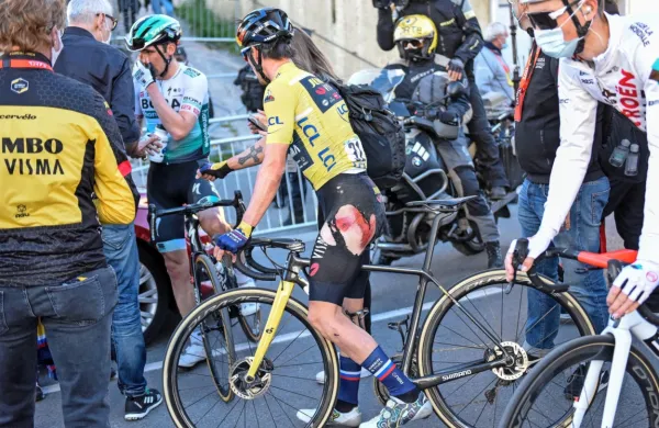  Primož Roglič je lani izgubil skupno zmago na dirki Pariz  - Nica 
zaradi padca.