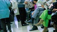 Po lekciji, ki smo jo doživeli z novim koronavirusom, zdravstveni 
delavci prisegajo, da takih prizorov pred  ambulantami v prihodnje 
ne sme več biti, ker to ni varno za čakajoče  bolnike, še zlasti težje 
in vse z okrnjenim imunskim sistemom. 