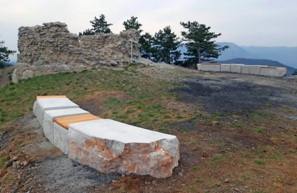 Gledanica v Štanjelu, pod katero je gradišče, postaja vse bolj 
priljubljena točka. 