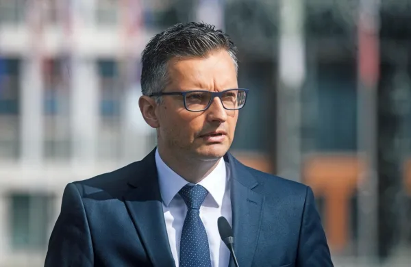 SDS je umaknila tožbo zoper Marjana Šarca, ki so jo vložili marca 
2020. 