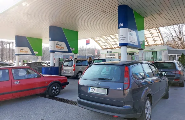 Pri trgovcu OMV Slovenija je cena 95-oktanskega bencina 1,555 
evra na liter, za liter dizla pa je potrebno odšteti 1,662 evra.