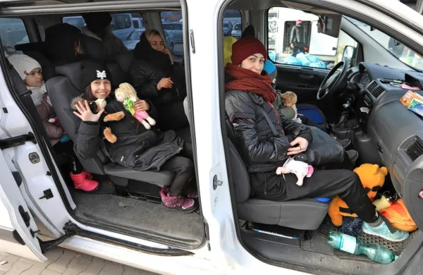 V takih situacijah se zdi še posebno pomembno, da posameznike, 
ki so negotovi in prestrašeni, prepoznajo tudi mediji, saj pozornost 
lahko zmanjšuje stiske.